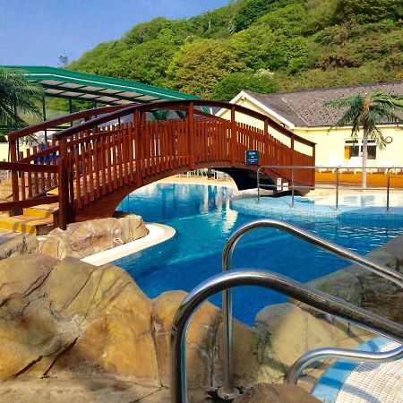 Cardigan Bay Holiday Park 객실 사진